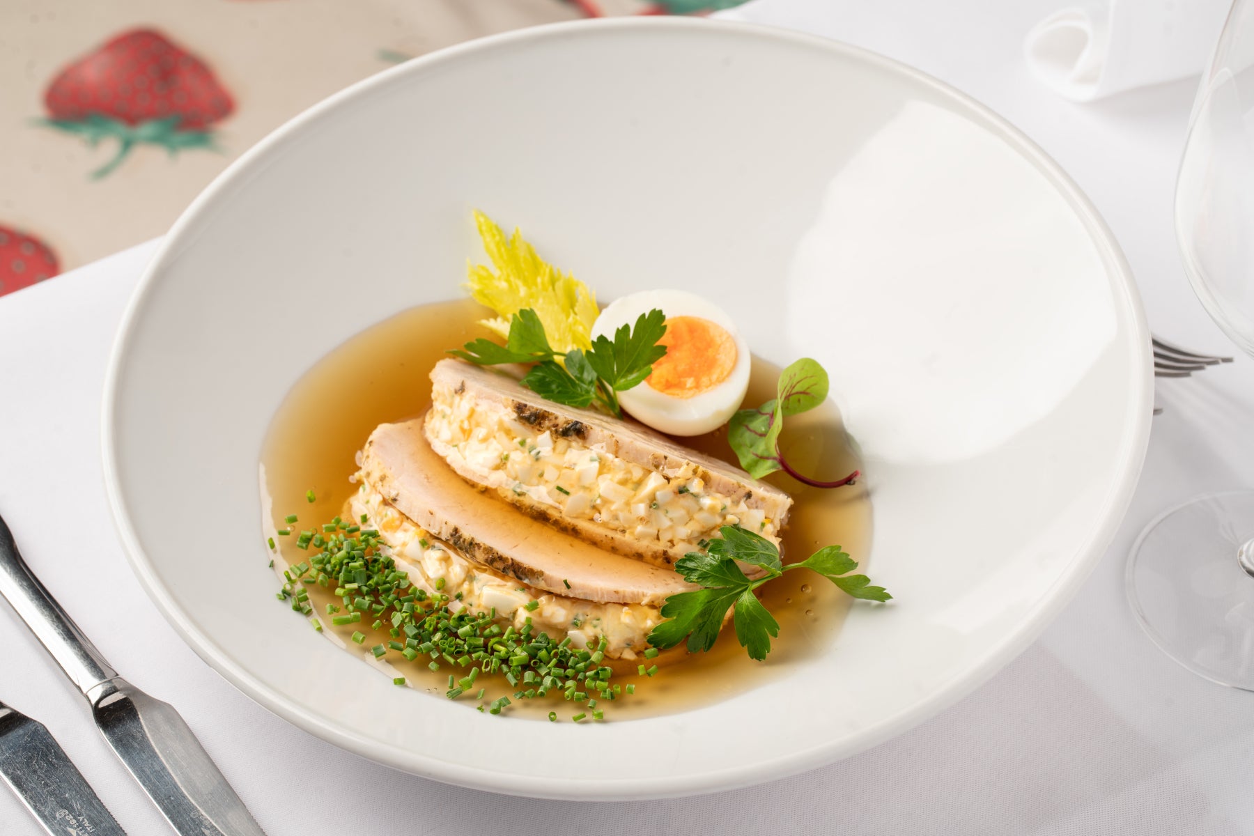 Schab faszerowany musem chrzanowym w galarecie