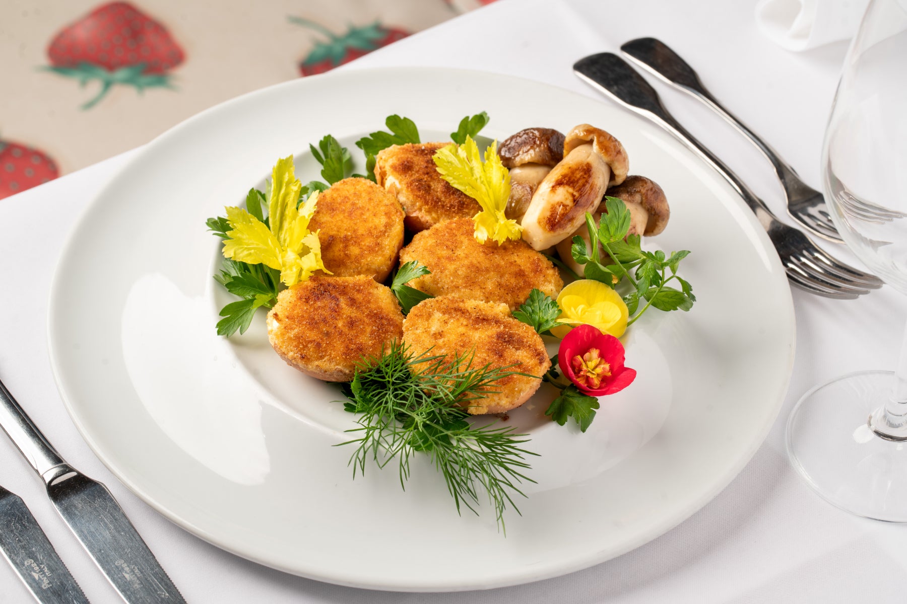 Jaja faszerowane borowikami