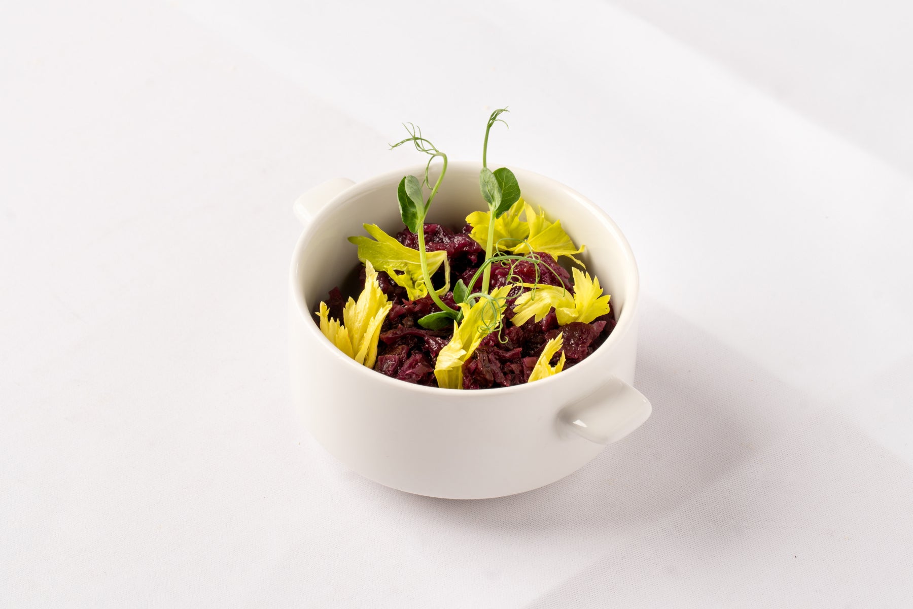 Modra kapusta na czerwonym winie gotowana wraz z rodzynkami